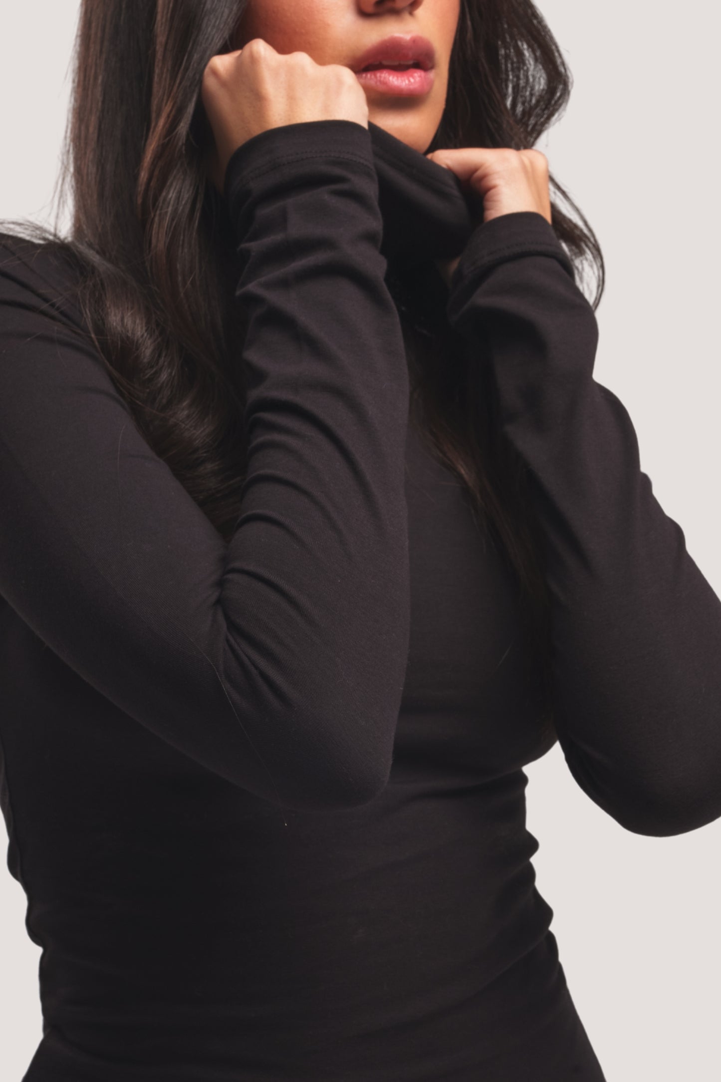 BLACK TURTLE NECK LONG SLEEVE