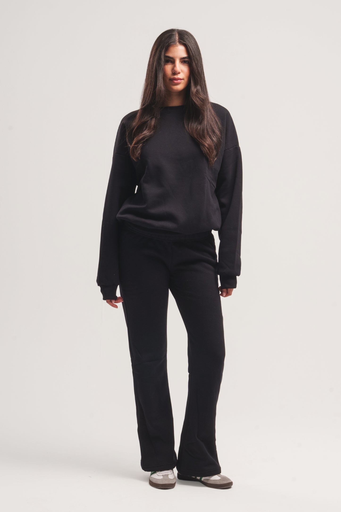 BLACK CREW NECK SWEATSHIRT