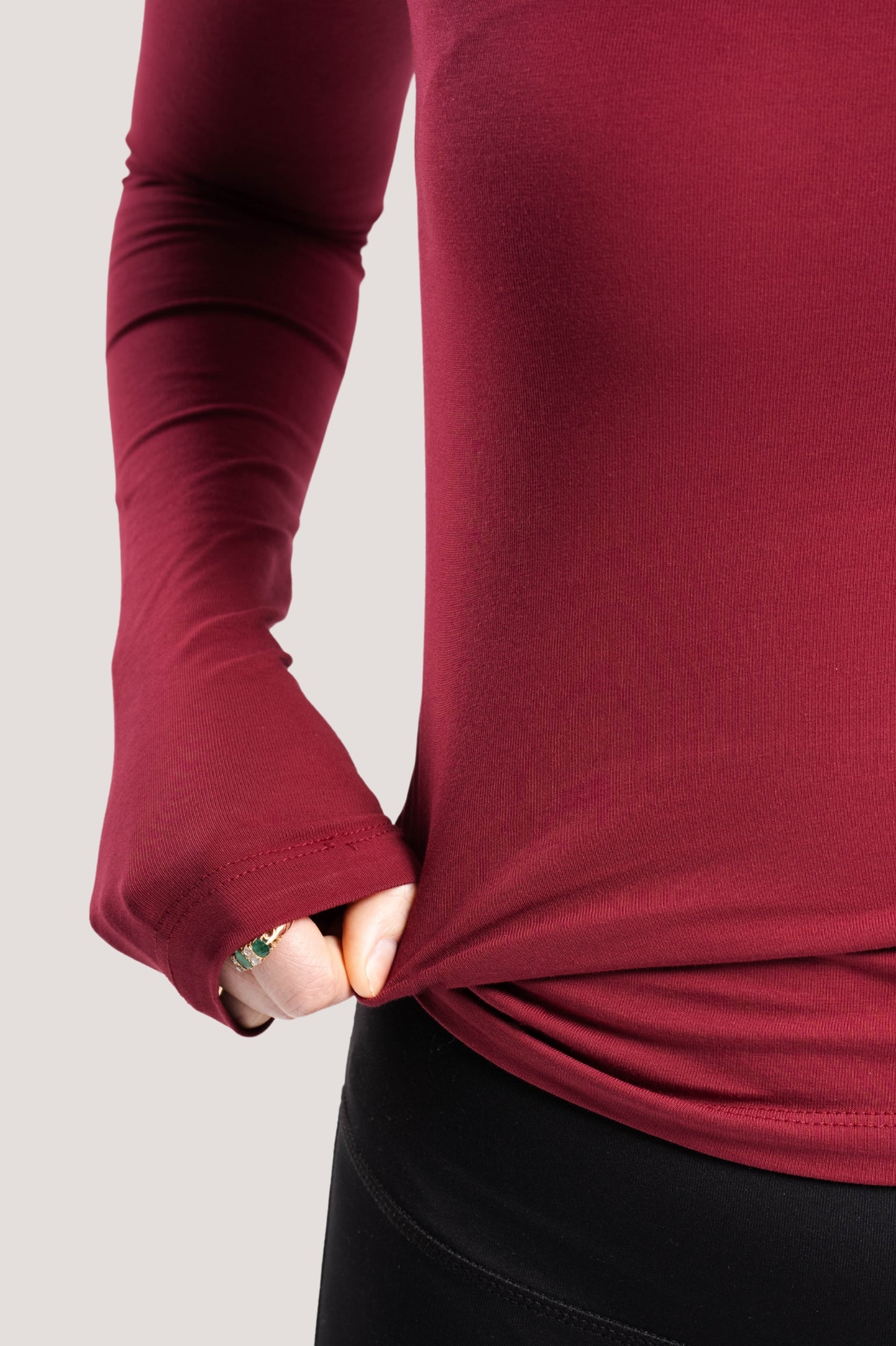 CHERRY CREW NECK LONG SLEEVE