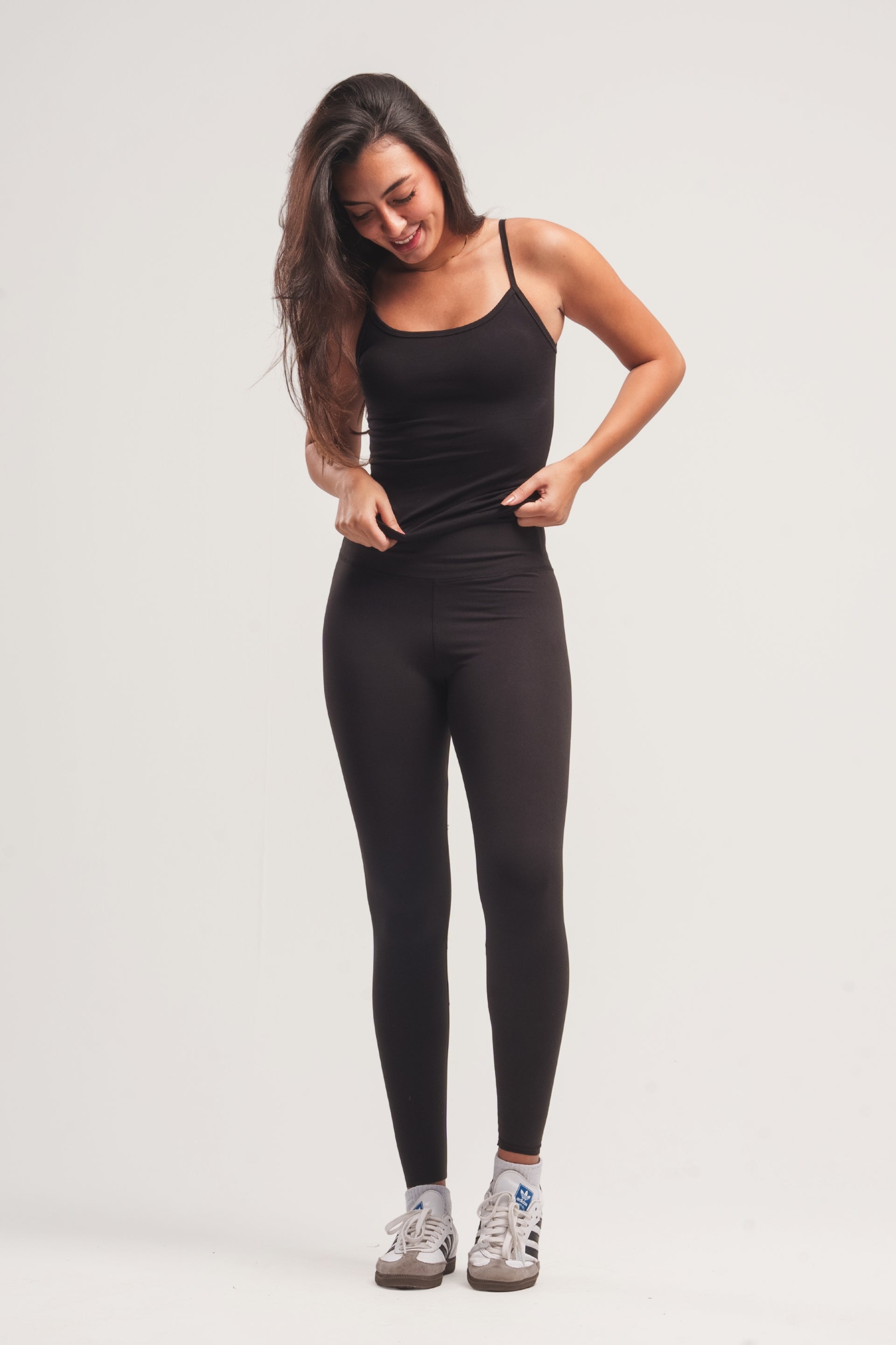 BLACK SPAGHETTI TANK TOP